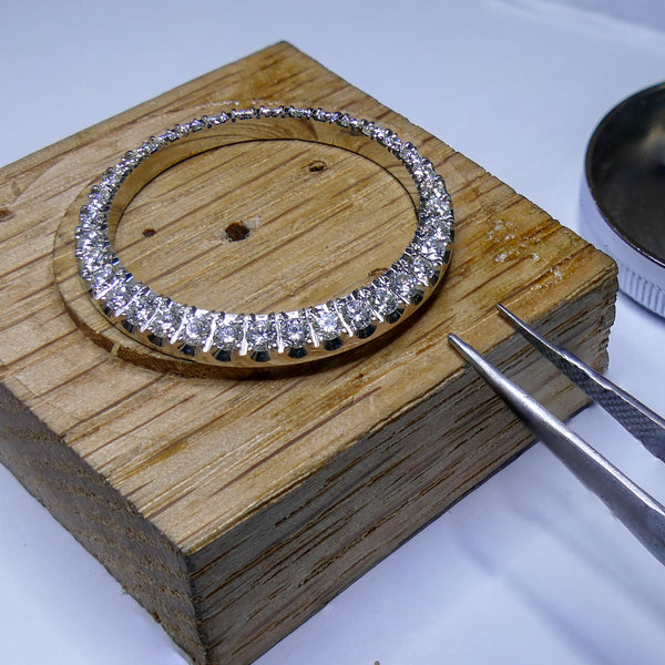 18k Gold 31mm 1.80ct WG